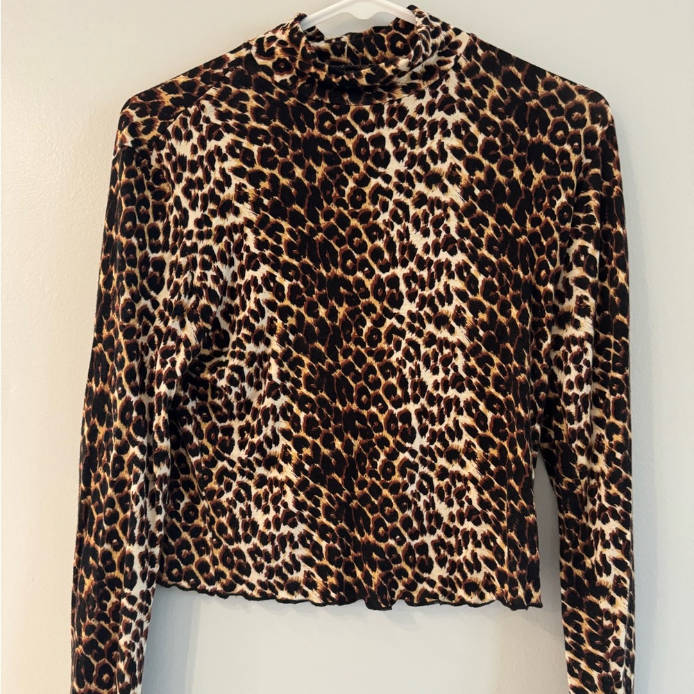 Women’s Animal print long sleeve top-size sm-soft fabric